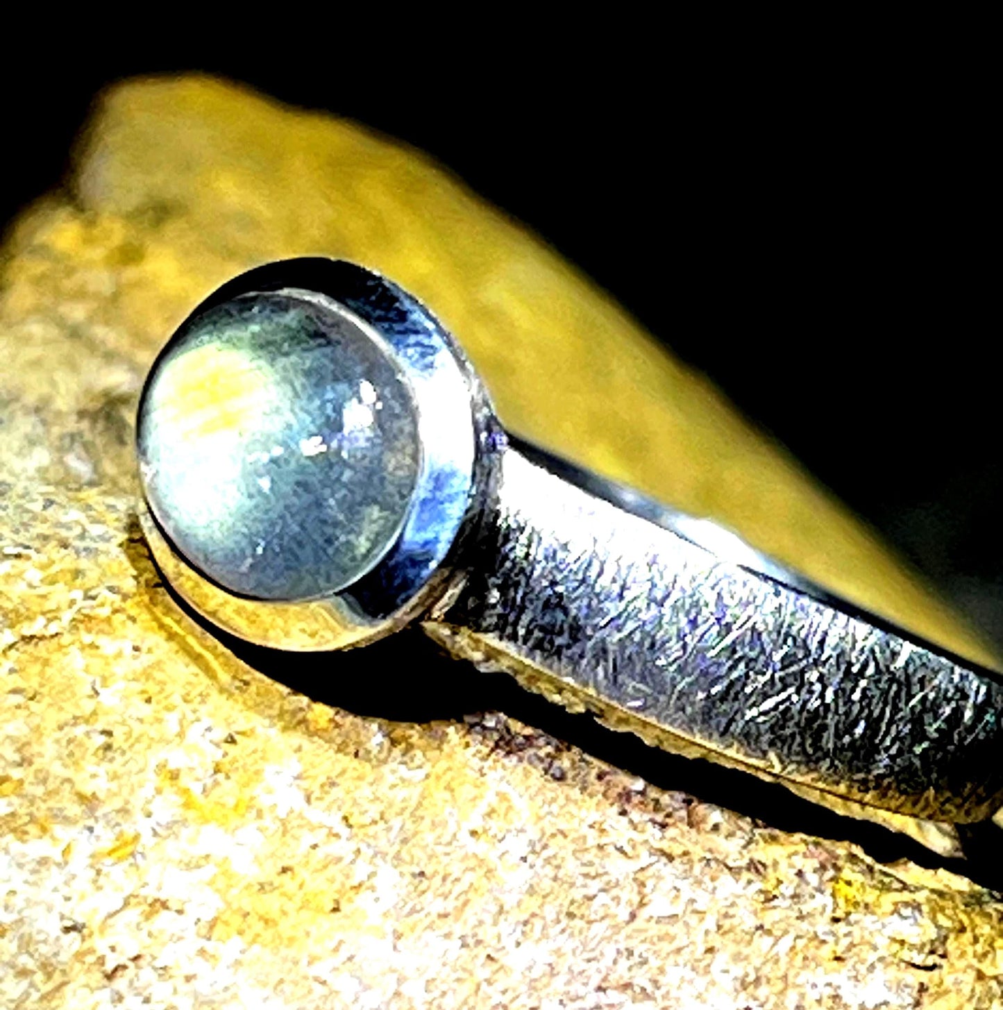 Natürlich blauer  Mondstein Ring in Silber
