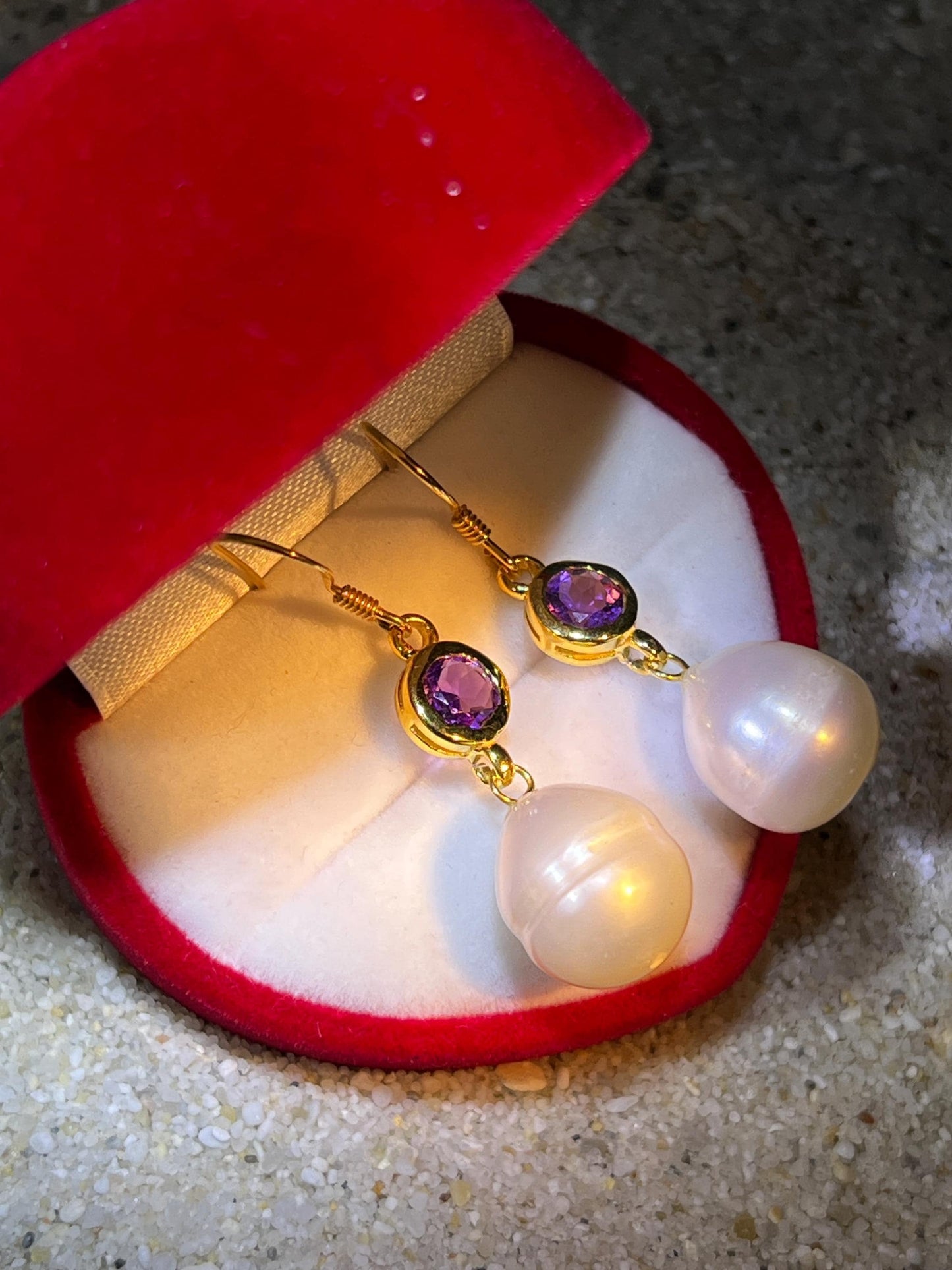 Naturperle an Amethyst in 18 Kt Goldvermail
