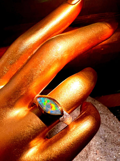 Mein Preis Coober Pedy Harlekin Opal Ring in Silber mit teilvergoldeter Fassung