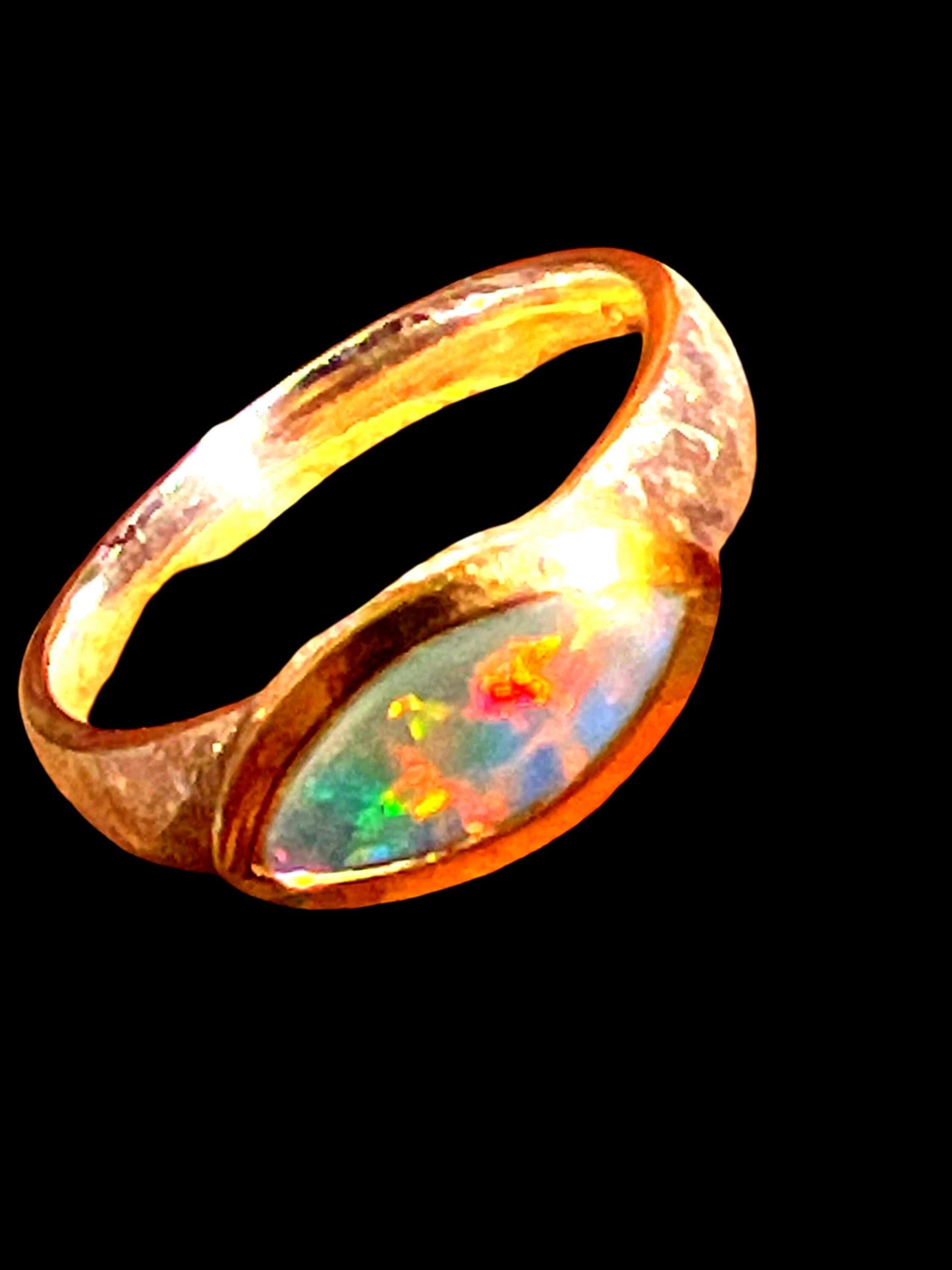Mein Preis Coober Pedy Harlekin Opal Ring in Silber mit teilvergoldeter Fassung