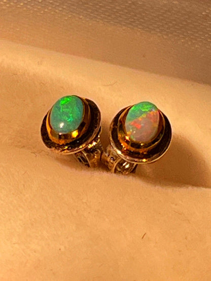 Wochenend Preis Australische Opal Ohrstecker in 18Kt Goldvermeil Fassung