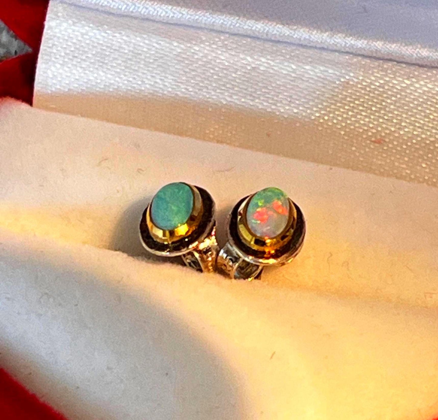 Wochenend Preis Australische Opal Ohrstecker in 18Kt Goldvermeil Fassung
