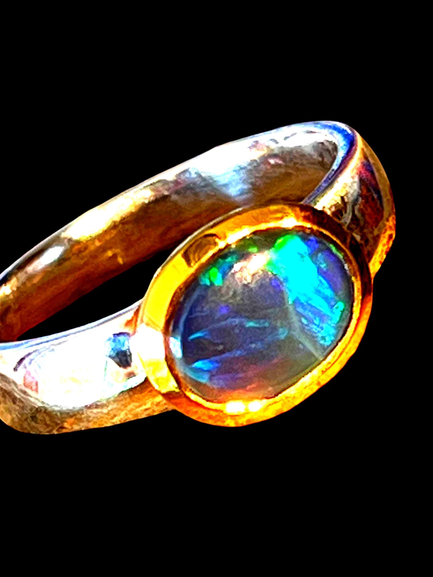 Schwarzopal Magie aus Lightning Ridge in 18kt Goldvermeil Fassung Sterlingsilberring deutsche Qualität