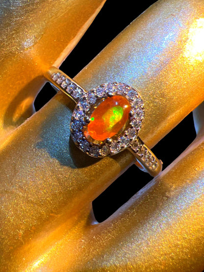 Mein Preis  Feueropal orange grün in Krappenfassung mit Zirkon Ring in Sterlingsilber