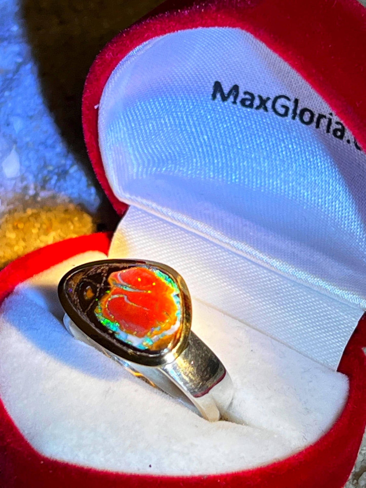 Boulder Natur Opal Queensland Ring in Silber mit goldplattierter Fassung