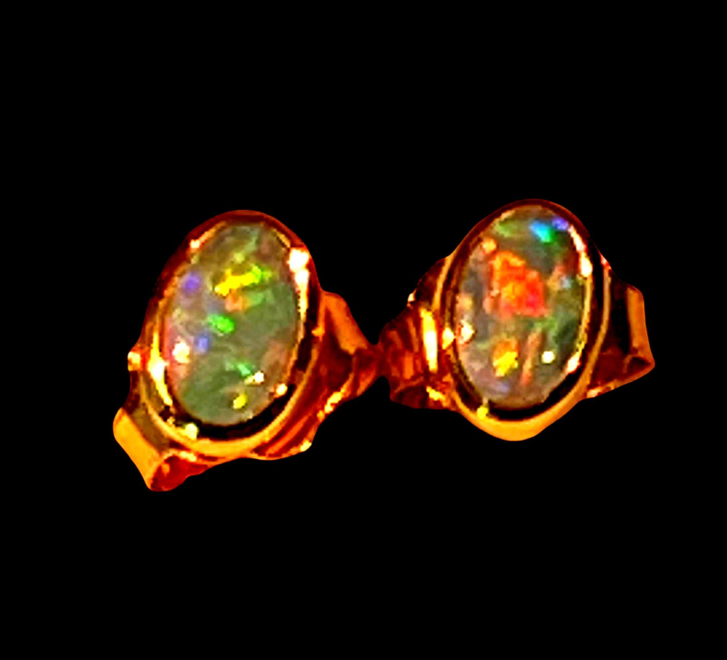 Australische Opal Ohrstecker in 18Kt Goldvermeil Fassung
