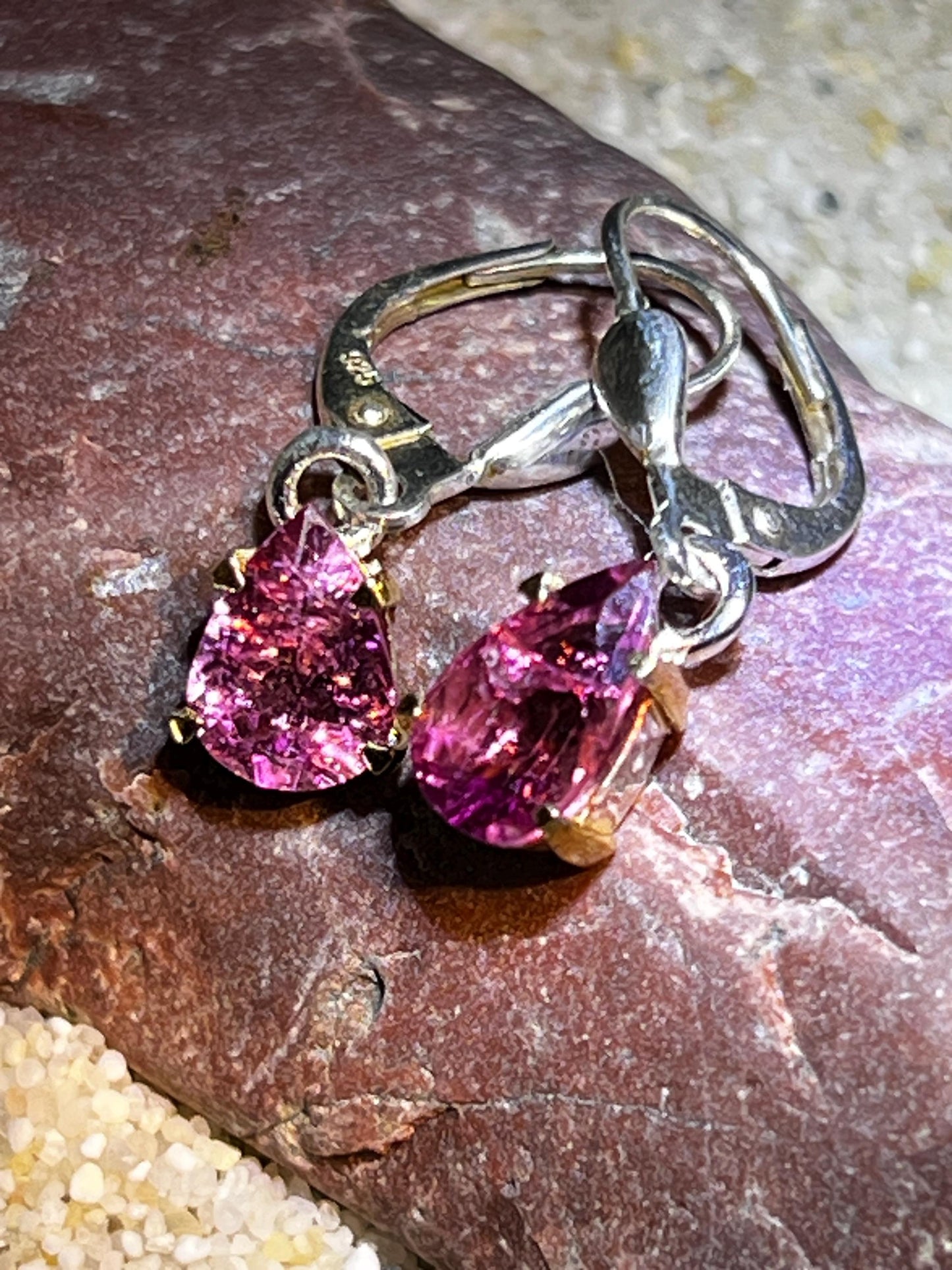 Paraiba Turmalin Rubellit in 18 Karat Goldvermeil Krappenfassung