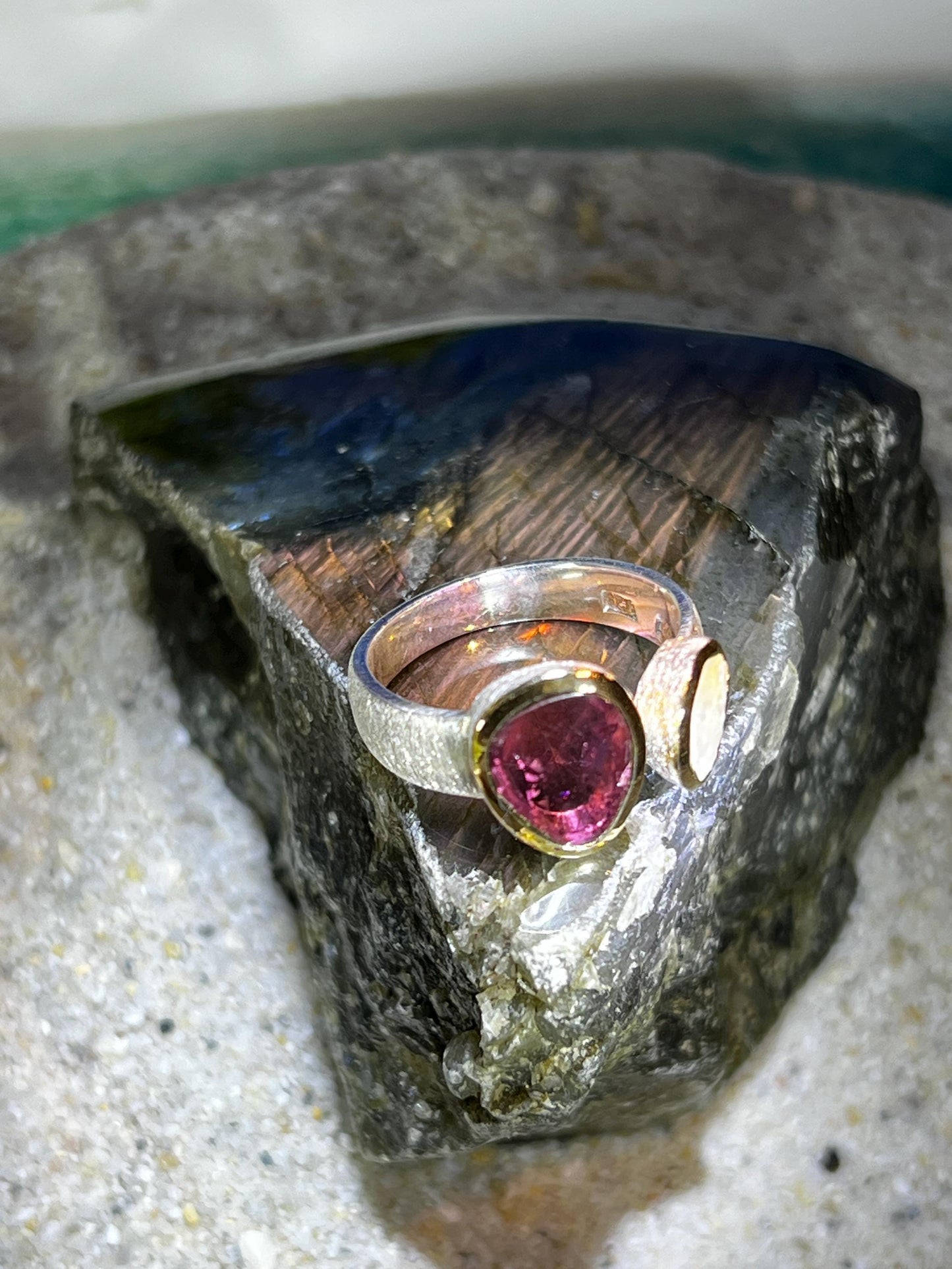 Wassermelonenturmalin und Naturperle in 18Kt Goldvermeil Fassung Ring in Sterling Silber