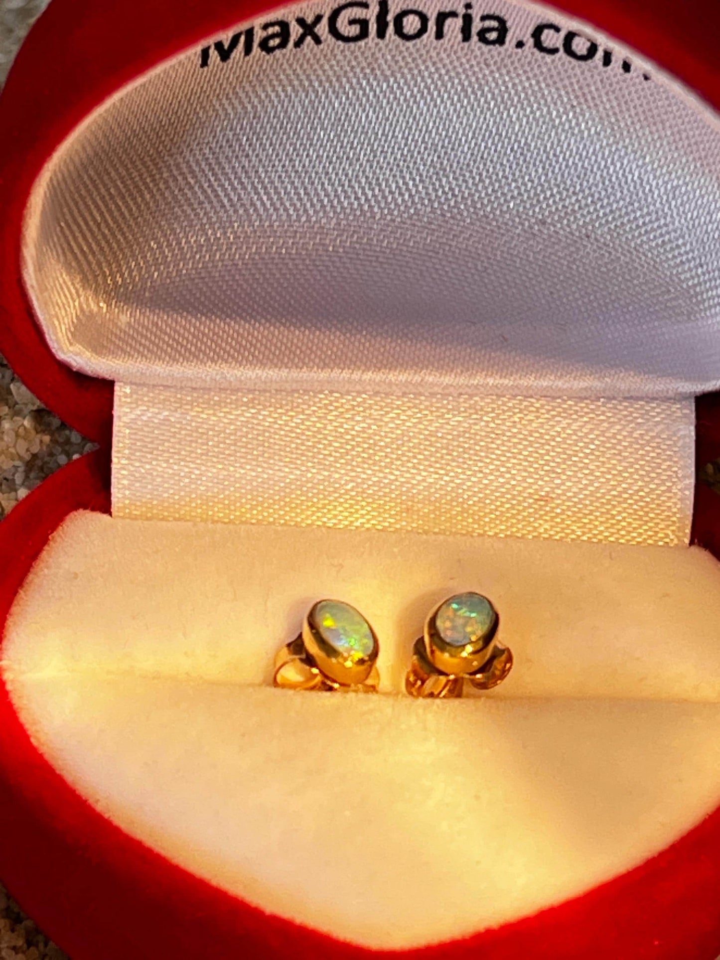 Australische Opal Ohrstecker in 18Kt Goldvermeil Fassung