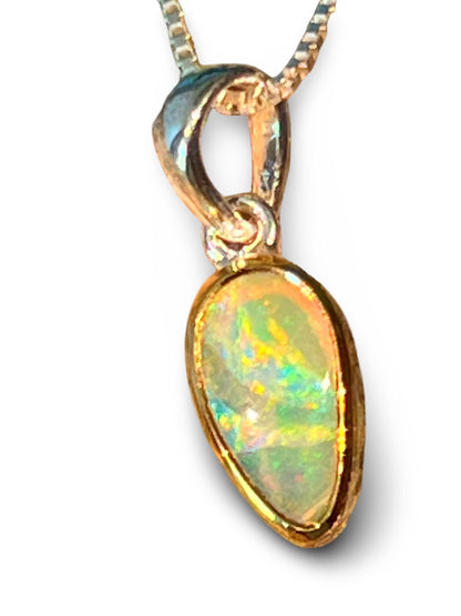 Mein Preis  Regenbogen Boulder Opal in 18Kt Goldvermeil Fassung Anhänger in Sterlingsilber