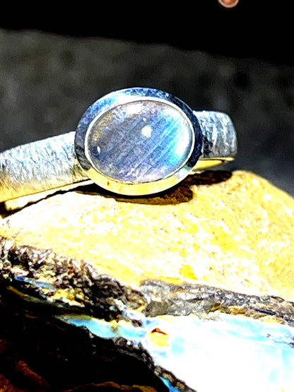 Natürlich blauer  Mondstein Ring in Silber