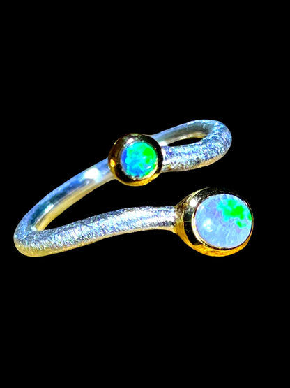 Zwei Schwarzopale irisch grün in 18kt Goldvermeil Fassung Sterlingsilberring