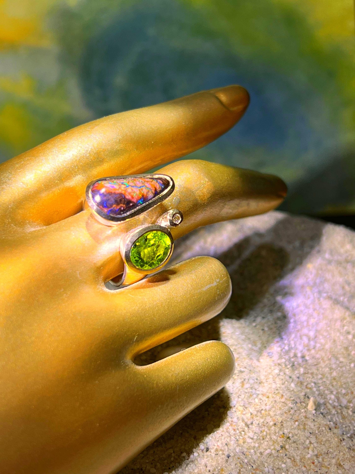 Boulder Opal Ring mit Peridot in Silber mit vergoldeter Fassung
