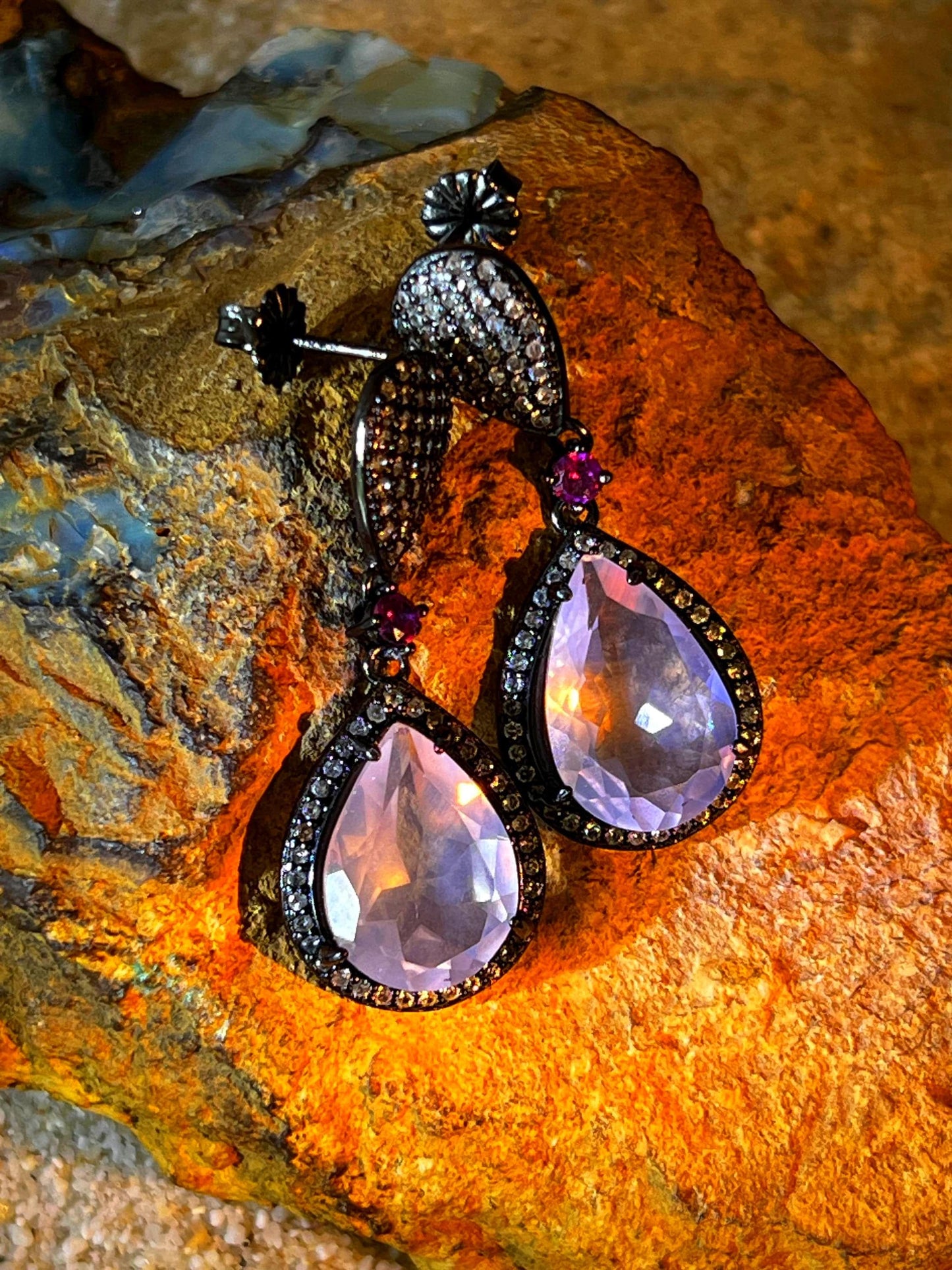 Mein Preis  Rosenquarz mit Rhodolith und Natur Zirkon in Sterlingsilber geschwärzt