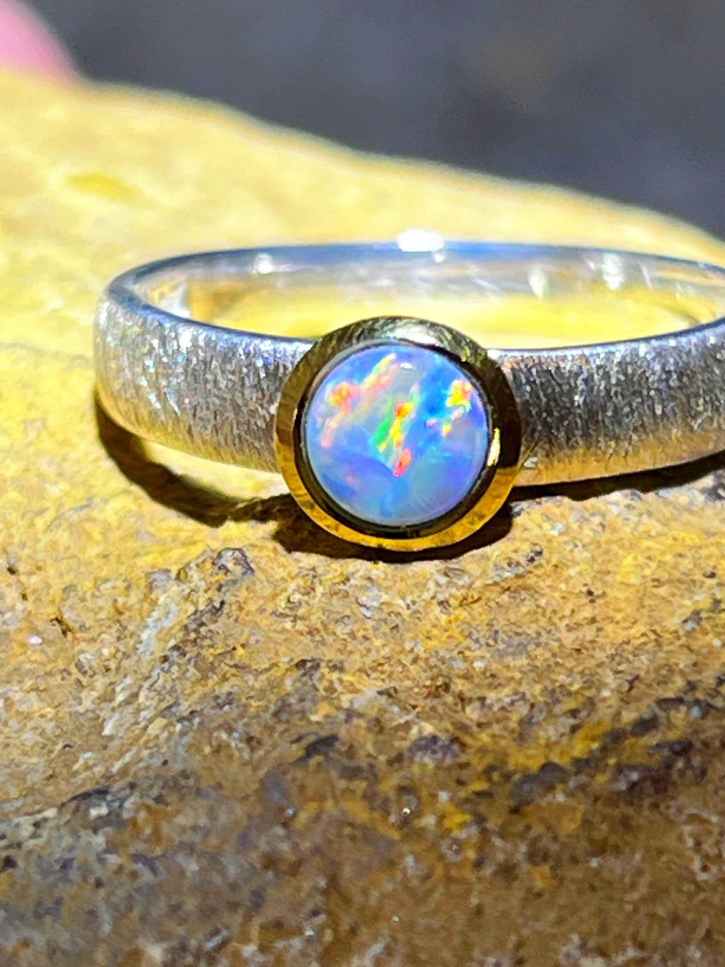 Mein Preis Australisches Farbspiel in 18kt Goldvermeil Fassung Sterlingsilber Ring