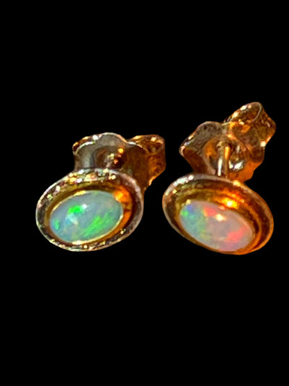 Wochenend Preis Australische Opal Ohrstecker in 18Kt Goldvermeil Fassung