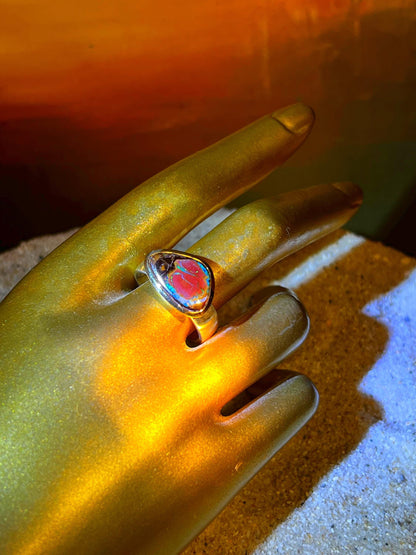 Boulder Natur Opal Queensland Ring in Silber mit goldplattierter Fassung