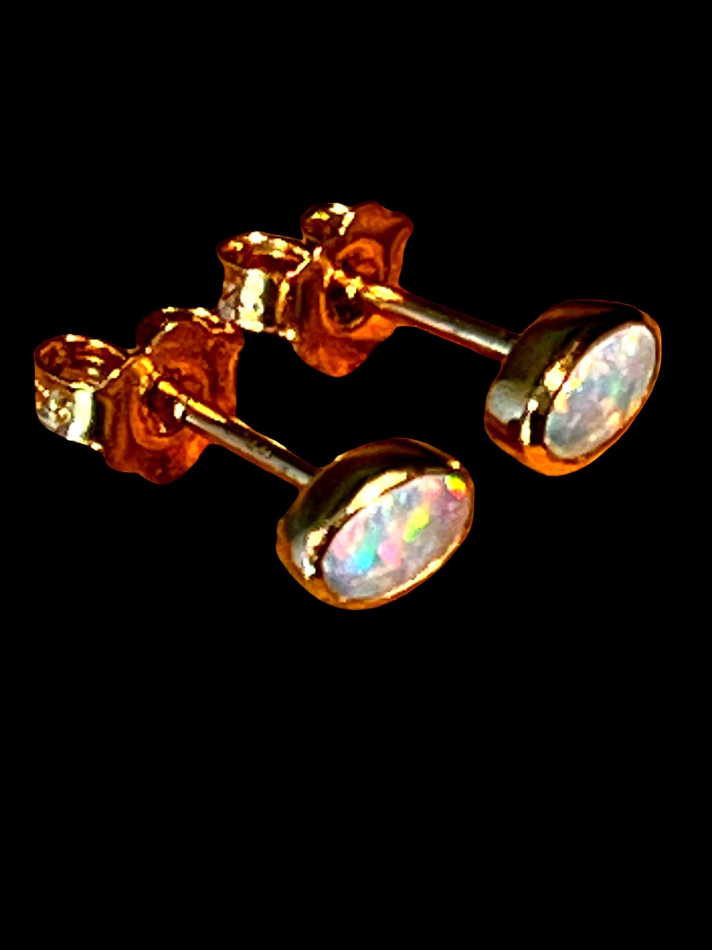 Australische Opal Ohrstecker in 18Kt Goldvermeil Fassung