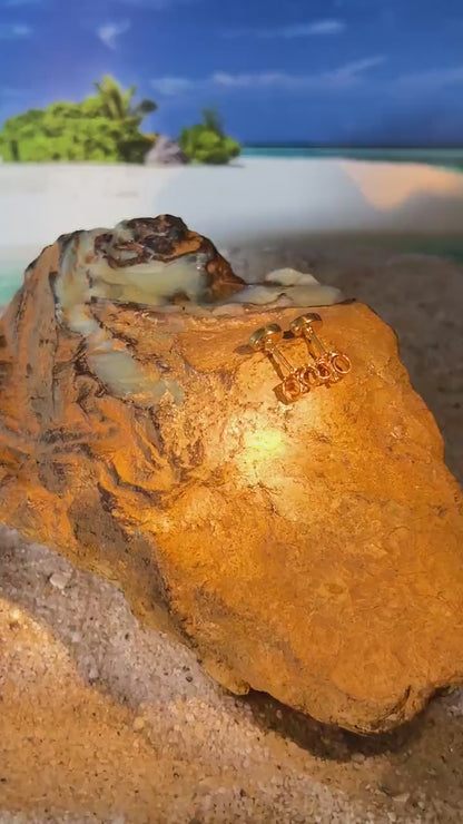 Australische Opal Ohrstecker in 18Kt Goldvermeil Fassung