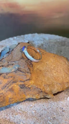 Blau roter Mond Opal 10mm x 7mm Ring in Sterlingsilber mit 18kt Goldvermeil Fassung deutsche Qualitätsarbeit