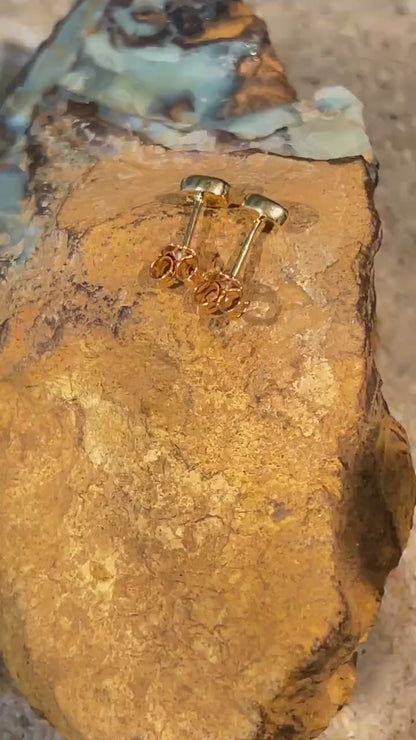 Australische Opal Ohrstecker in 18Kt Goldvermeil Fassung