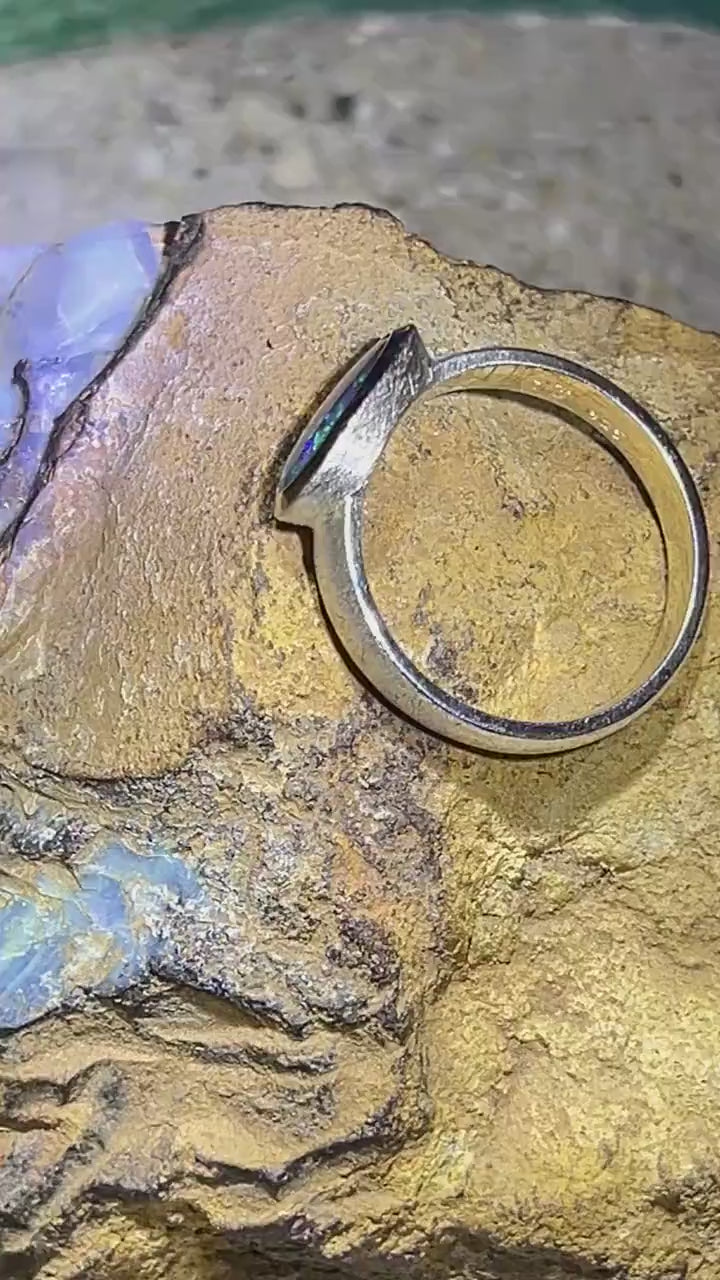 natürlicher Schwarzopal Tagespreis  aus Lightning Ridge Sterling Silberring 18kt Goldvermeilfassung deutsche Handarbeit