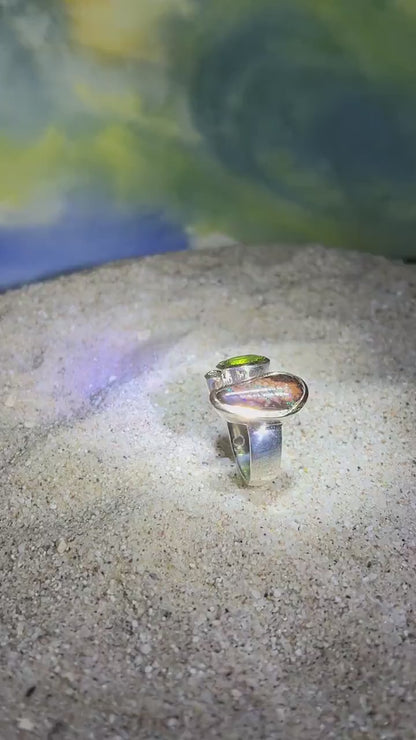 Boulder Opal Ring mit Peridot in Silber mit vergoldeter Fassung