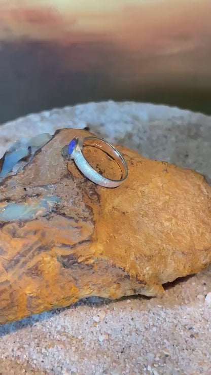 Mein Preis  Blau roter Mond Opal 10mm x 7mm Ring in Sterlingsilber mit 18kt Goldvermeil Fassung deutsche Qualitätsarbeit