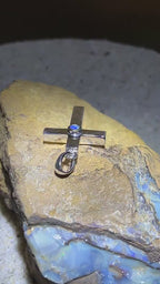 Sterlingsilber Kreuz mit natürlichem Schwarzopal 18kt Goldvermeilfassung deutsche massive Arbeit